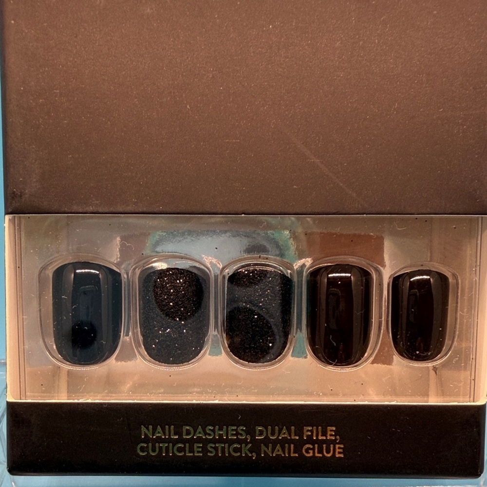 Red Aspen Black and Sparkle Mani set - Picture 2 of 7